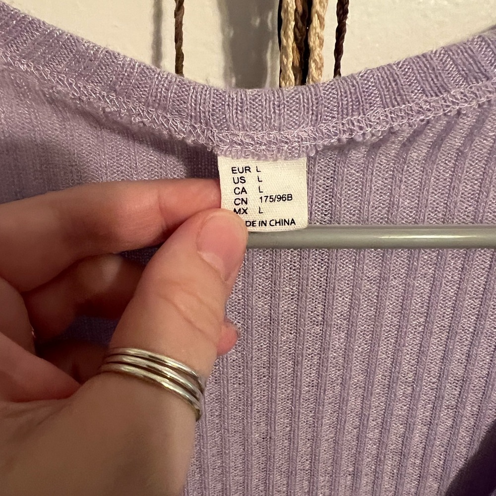 Lavender Ruched V-Neck Ribbed Top - Picture 2 of 2
